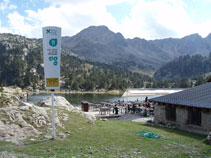 Lago Primer de Pessons y restaurante.