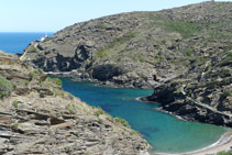 Sa Sabolla con el faro de Cala Nans al fondo. 