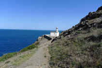 Llegando al faro de Cala Nans.