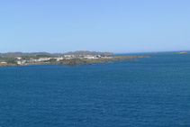 Punta septentrional (N) de la bahía de Cadaqués desde el faro de Cala Nans.