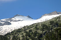 Vistas al pico de Aneto, collado de Coronas y pico de Coronas.