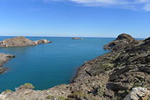 En el Cabo de Creus, los Pirineos se funden con el Mediterráneo.