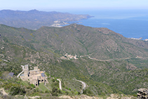 Monasterio de Sant Pere de Rodes desde el castillo de Verdera.