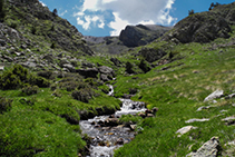 El arroyo del refugio de Claror.