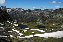 Los lagos de Siscarró desde el Pas de les Vaques.