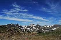 El pico de la Cabaneta, la collada de Meners y el pico de la Serrera.