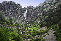 Cascada que queda a nuestra derecha.