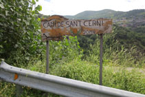 Señalización del "Camí de Sant Cerni - 20min".