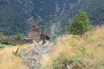 Ya vemos la iglesia de Sant Serni delante nuestro, al fondo.