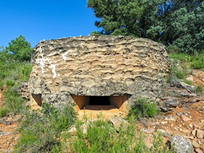 La ermita de la Posa, el Parque Cretácico y las fortificaciones del Frente del Pallars desde Isona