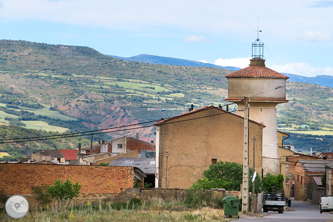 La ermita de la Posa, el Parque Cretácico y las fortificaciones del Frente del Pallars desde Isona 1 