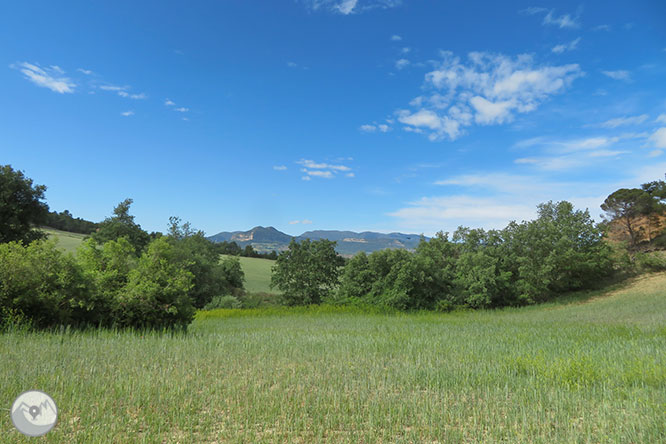 La ermita de la Posa, el Parque Cretácico y las fortificaciones del Frente del Pallars desde Isona 1 