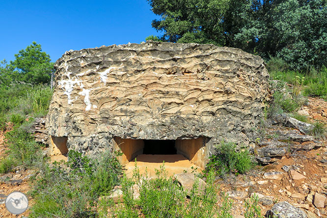 La ermita de la Posa, el Parque Cretácico y las fortificaciones del Frente del Pallars desde Isona 1 