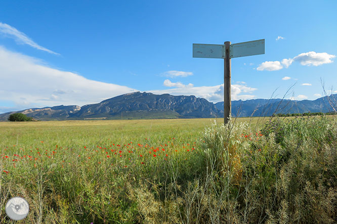 La ermita de la Posa, el Parque Cretácico y las fortificaciones del Frente del Pallars desde Isona 1 