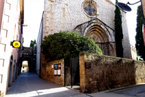 Iglesia de la Mare de Déu del Carme y portal del Comte.