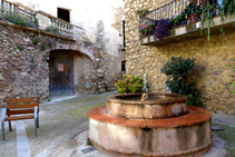 Plaza Garriguella, casco antiguo de Peralada.