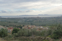 Palau-saverdera en primer término.