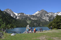 El lago de Sant Maurici domina toda la parte oriental del parque nacional.