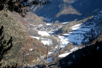 La Vallferrera y el pueblo de Alins desde el mirador de las Fargues.