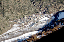 El pueblo de Ainet de Besan desde el mirador de las Fargues.