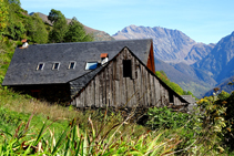 Casa en Bausen con el valle de Toran al fondo.