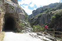 Mirador de la Foz y entrada al primer túnel.