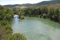 Vistas del río Irati hacia el S, una vez éste ya ha superado toda la Foz de Lumbier.