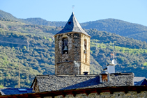 Campanario de la iglesia de Rialp.