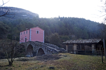 El aserradero de Ca l´Ambròs, el puente románico y los Estudios.