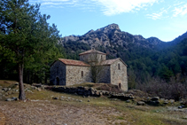 La iglesia de Sant Pere de Graudescales es lo único que queda del antiguo monasterio benedictino.