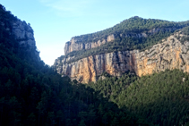 Vistas al risco de las Estaques desde el Mirador dels Presidents (fuera de ruta).