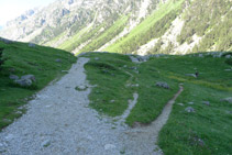 Collado y desvío que hay antes de llegar al lago de Gaube.