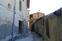 Casco antiguo de Peramola antes de llegar a la plaza Josep Roca.