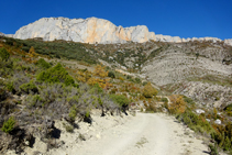 Pista de Sant Gervàs: punto donde desemboca el sendero por donde hemos subido desde el barranco de Miralles.