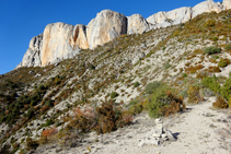 Serrat de la Cabanera, punto donde hay un gran hito de piedras.
