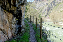 Entre la montaña y el río.