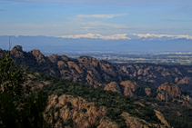 Los Carcaixells y el Pirineo Oriental desde el macizo de la Ardenya.