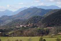 Santa Maria de Matamala y Rasos de Peguera al fondo.