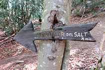 Señalización para ir al mirador del Salto de Sallent.