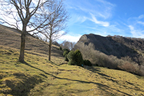 Al fondo, el Puig dels Llops (1.486m).