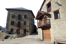 Plaza del pueblo de Esterri de Cardós.