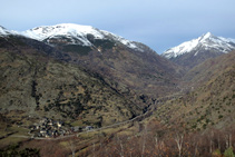 Vistas a Lladrós y al fondo Lladorre.