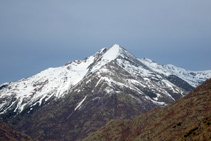 Vistas al Tuc del Caubo (2.570m), situado en el N, sobre Tavascan.