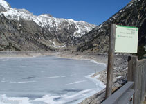 El lago de Cavalllers acostumbra a helarse en invierno.
