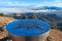 Mesa de orientación de la cima del Montcau.