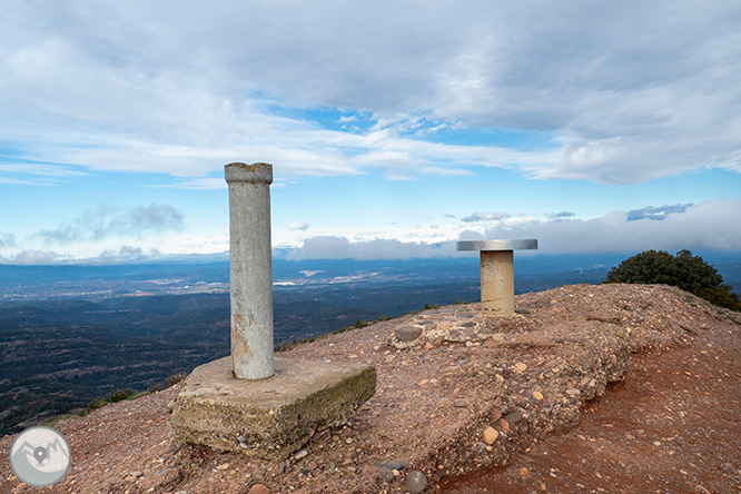 El Montcau (1.056 m) desde el Marquet de les Roques 1 