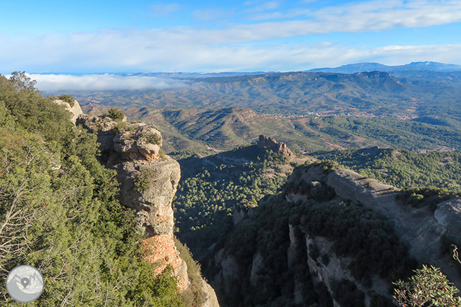 El Montcau (1.056 m) desde el Marquet de les Roques 1 