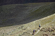 Progresando por un desierto pétreo.