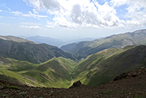 Vistas al Valle de Núria desde el Pic de Noufonts.