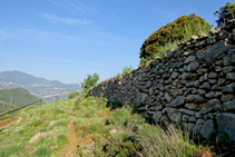 Antiguos muros de piedra seca.